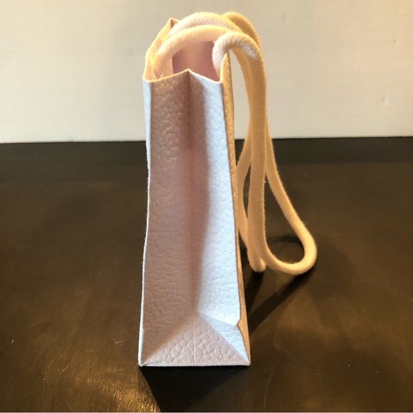 DIOR small textured white paper shopping bag - Picture 6 of 9